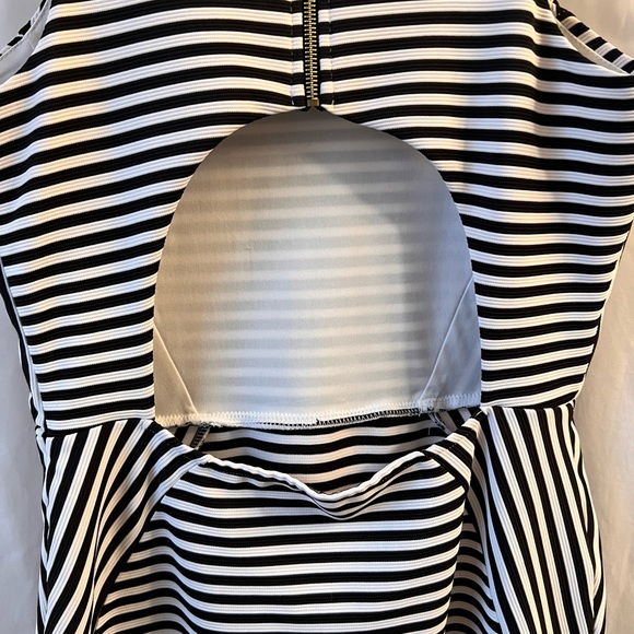 DINA BE Black and White Striped Dress Size Large - Picture 6 of 9